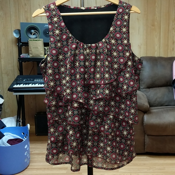 Sleeveless Blouse - Picture 2 of 7